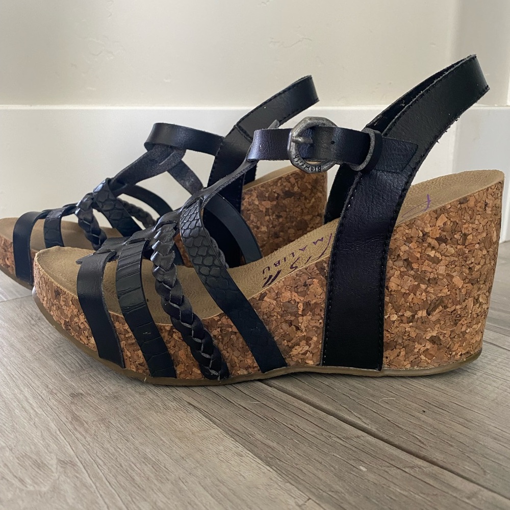 4in heel wedge sandals by Blowfish Malibu size 8